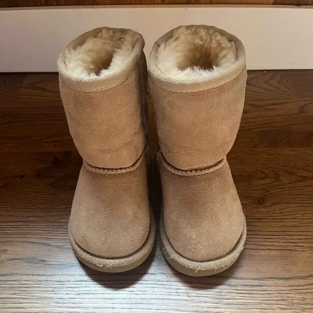 Toddler Uggs, size 6